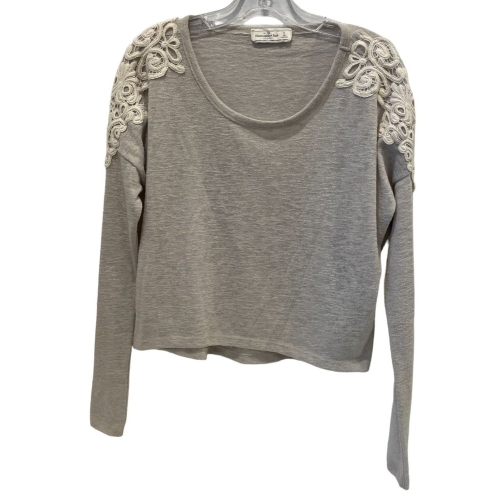 Abercrombie & Fitch Lace Shoulders Gray Long Sleeve Cropped Shirt Size Small